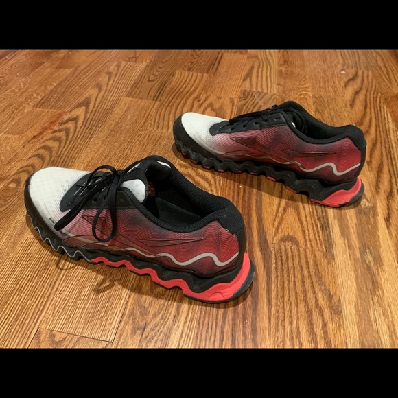 Reebok Zigtech size 12 sneakers - Picture 2 of 3